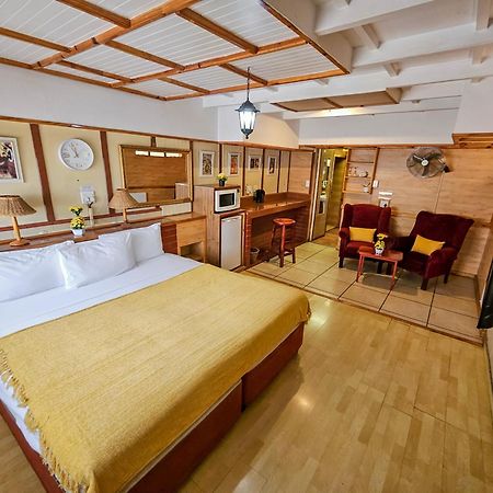 Tudor Lodge Guest House Johannesburg Bagian luar foto
