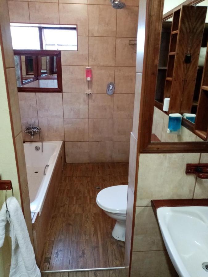 Tudor Lodge Guest House Johannesburg Bagian luar foto