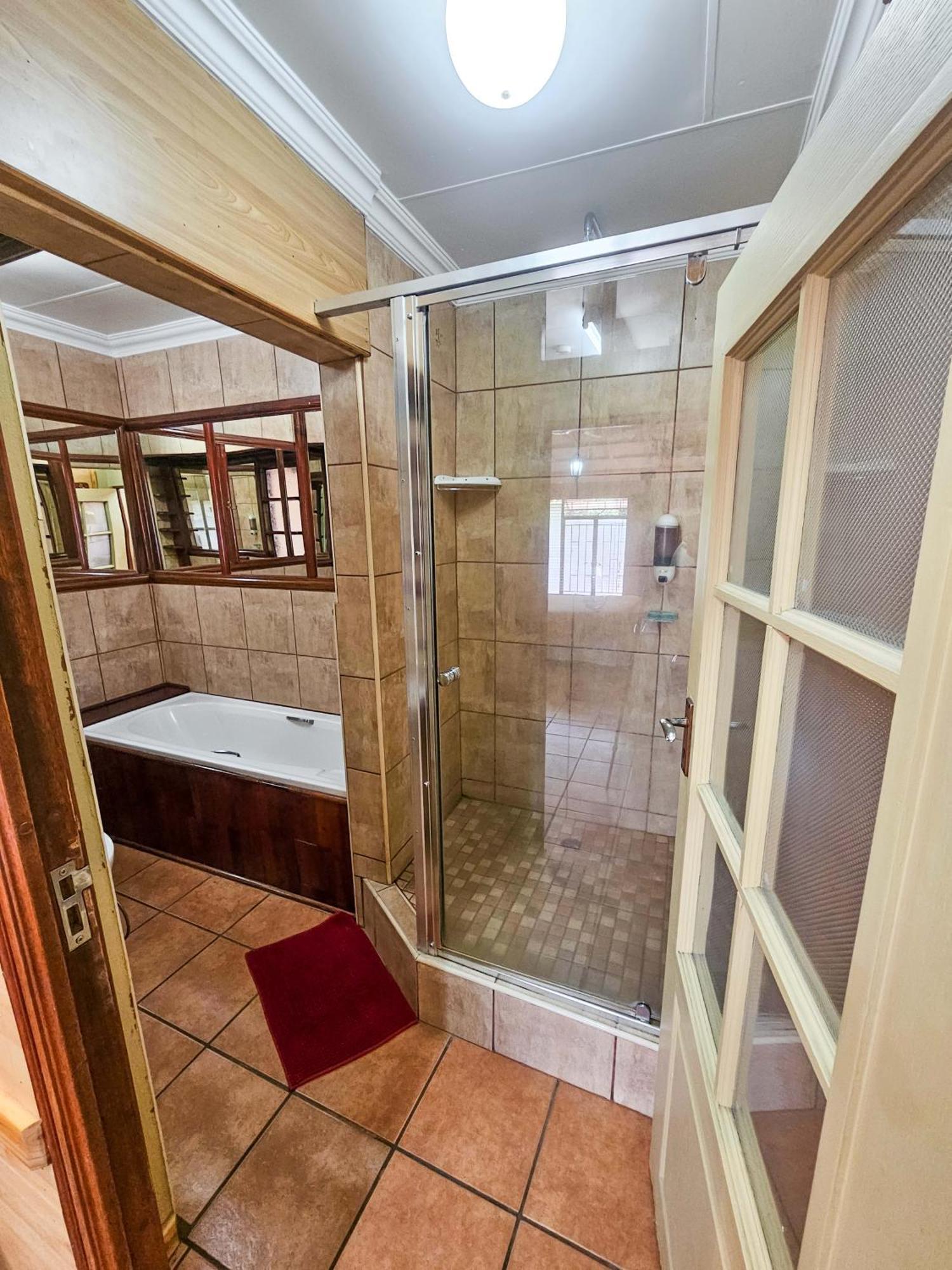 Tudor Lodge Guest House Johannesburg Bagian luar foto