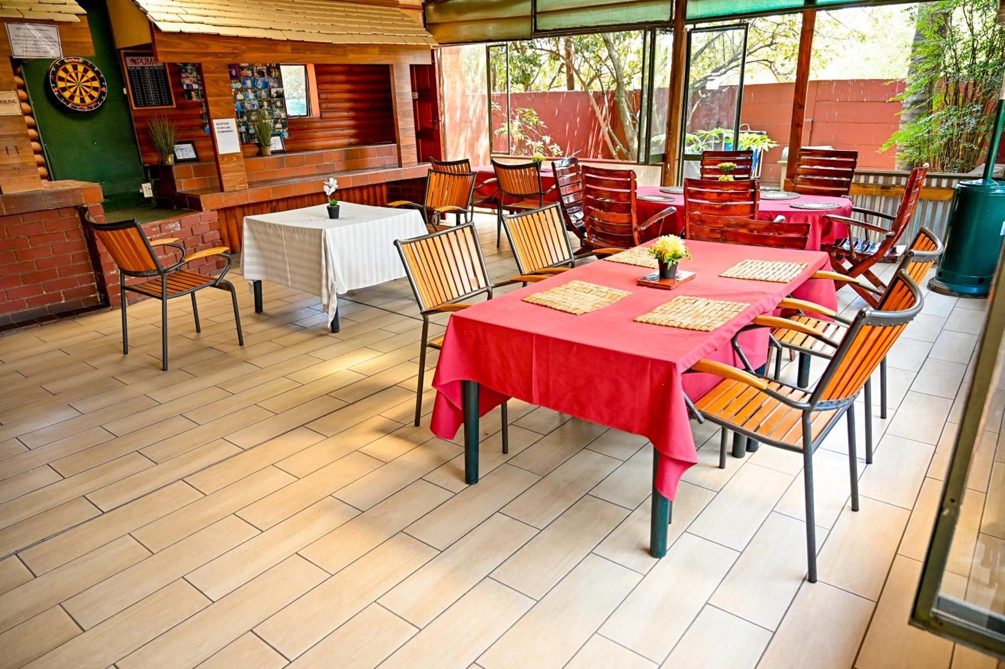 Tudor Lodge Guest House Johannesburg Bagian luar foto