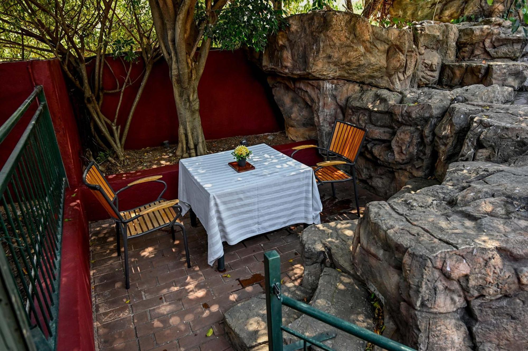Tudor Lodge Guest House Johannesburg Bagian luar foto