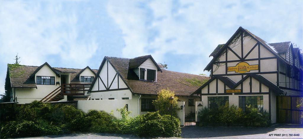 Tudor Lodge Guest House Johannesburg Bagian luar foto